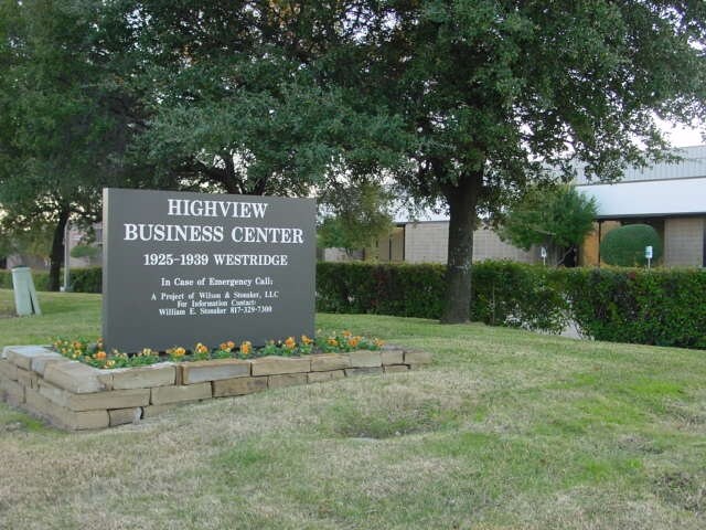 More Photos Of 1925-1939 Westridge Dr, Irving Flex For Lease