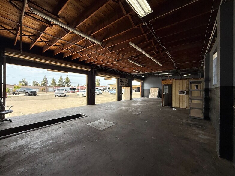 More Photos Of 421-425 N E St, Madera Auto Repair For Lease
