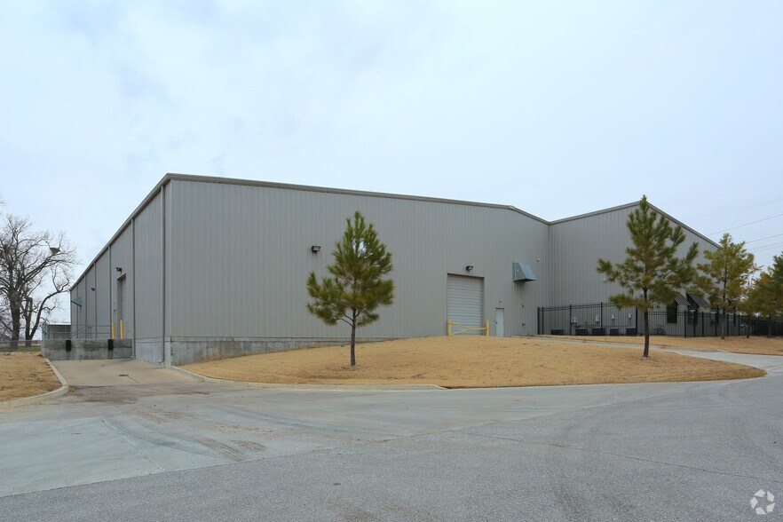 More Photos Of 3702 S Elwood Ave, Tulsa Warehouse For Sale
