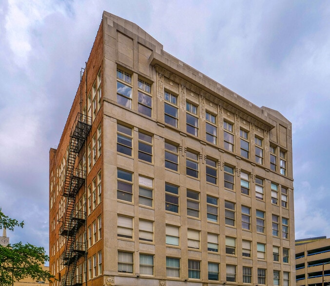 More Photos Of 2030-2036 Main St, Dallas Loft Creative Space For Lease