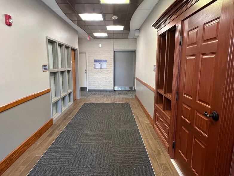 More Photos Of 7655 Five Mile Rd, Cincinnati Medical For Sale