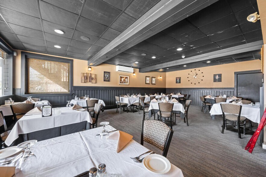 More Photos Of 31 Lakeside Dr, Harveys Lake Restaurant For Sale