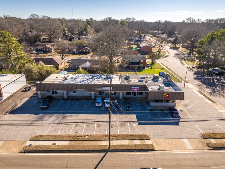 Primary Photo Of 6301-6313 Stage Rd, Memphis Storefront Retail Office For Sale