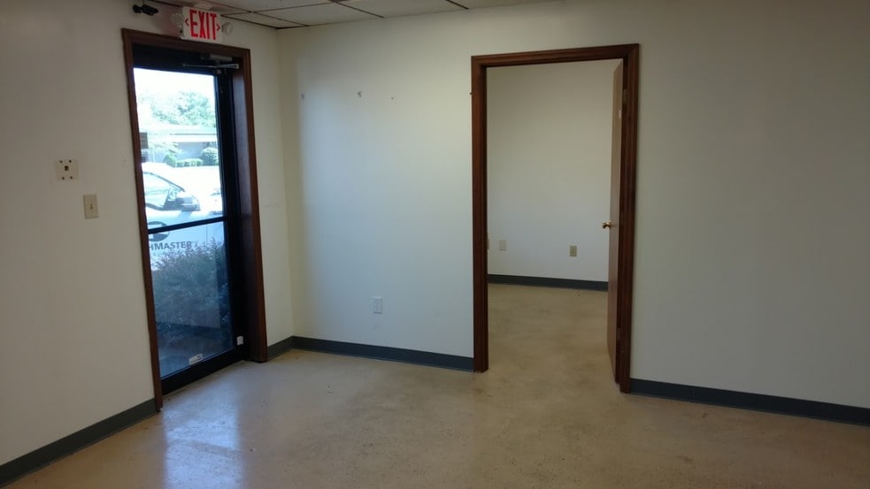 More Photos Of 400-460 Fame Rd, Dayton Light Distribution For Lease