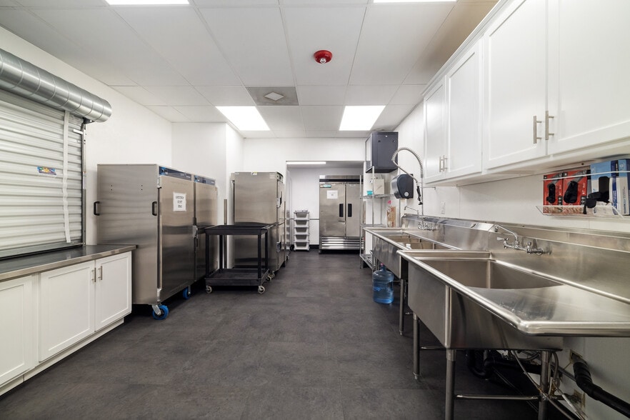 More Photos Of 44339 Beech Ave, Lancaster Schools For Lease