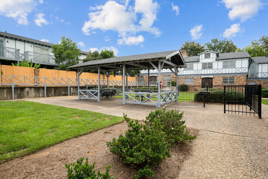 More Photos Of 901 W Pine St, Hattiesburg Apartments For Sale