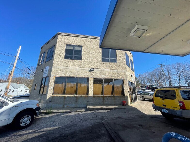 More Photos Of 94 W Warwick Ave, West Warwick Auto Repair For Lease