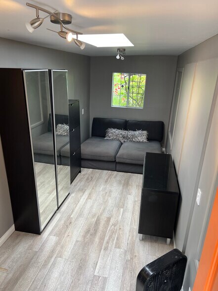 More Photos Of 711-735 S Coast Hwy, Laguna Beach Storefront For Lease