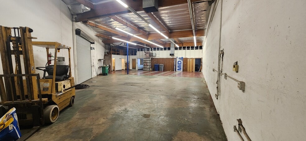 More Photos Of 2642-2680 E Church Ave, Fresno Warehouse For Sale