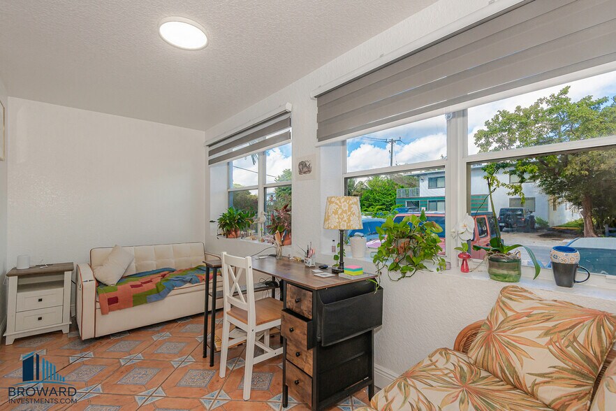 More Photos Of 330 SW 20th St, Fort Lauderdale Multifamily For Sale