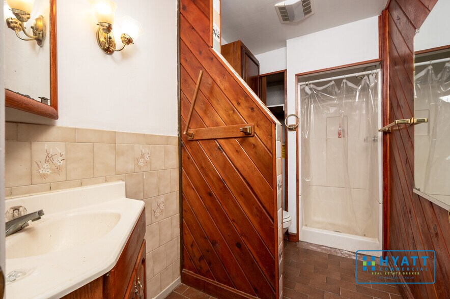 More Photos Of 7703 Poplar Hill Ln, Clinton Office Residential For Sale