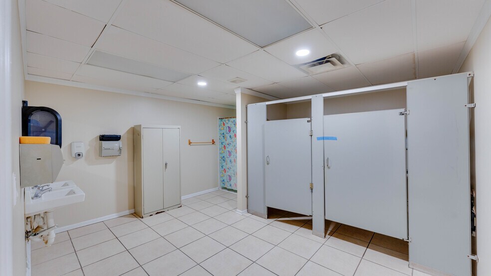 More Photos Of 615 N Main St, Moultrie Flex For Sale