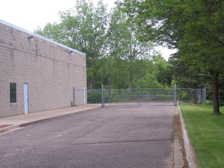 More Photos Of 9141-9159 NE Isanti St, Blaine Warehouse For Lease