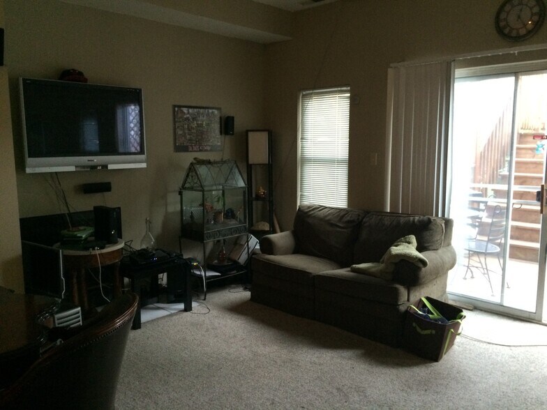 More Photos Of 2825 N Lincoln Ave, Chicago Storefront Retail Residential For Sale