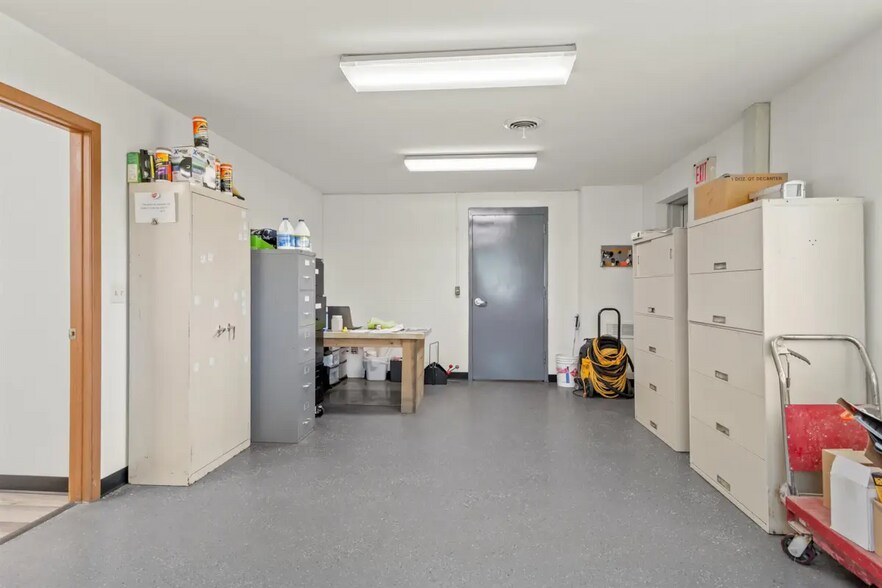 More Photos Of 411 Lorry St, Amherst Manufacturing For Lease