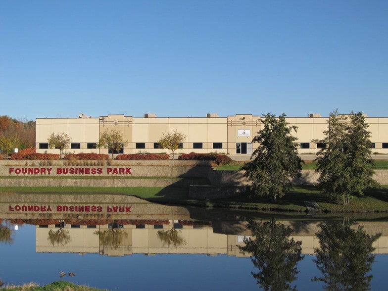 More Photos Of 731 N 17th St, St Charles Light Distribution For Lease