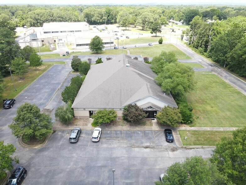 More Photos Of 1003 Schneider Dr, Malvern Healthcare For Sale