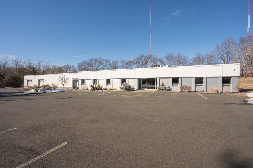 More Photos Of 6 Britton Dr, Bloomfield Warehouse For Lease