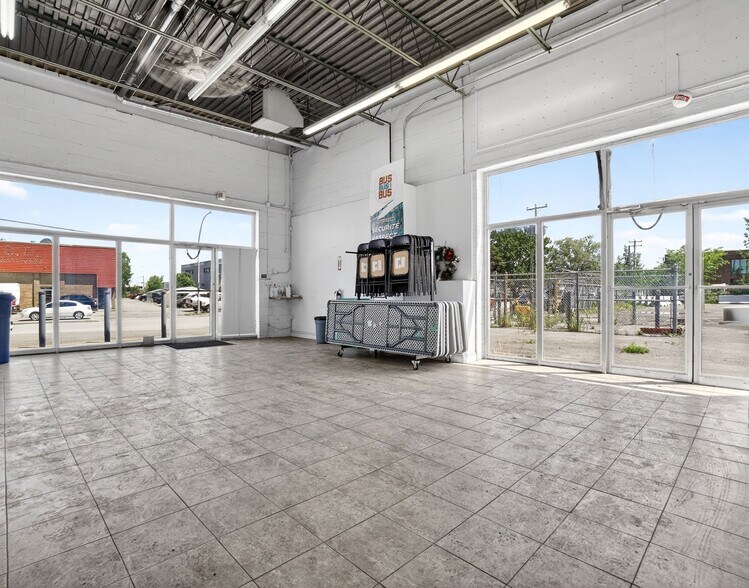 More Photos Of 1180 av. LaPlace, Laval Land For Lease