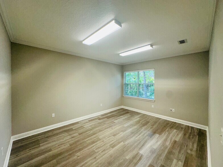 More Photos Of 12443 San Jose Blvd, Jacksonville Medical For Lease