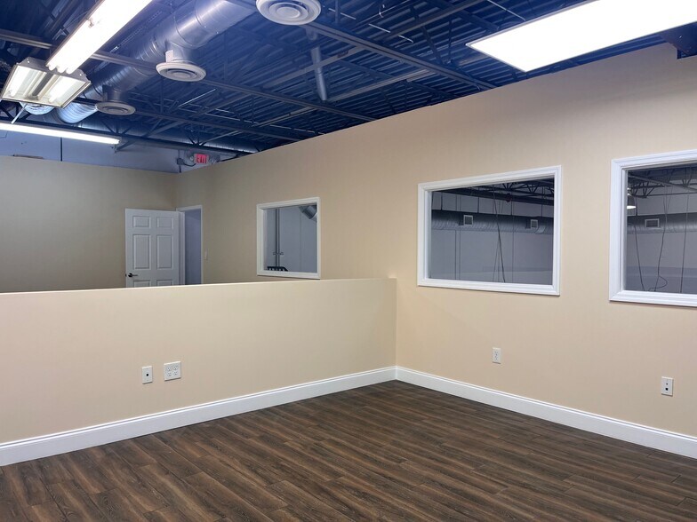 More Photos Of 3500-3553 High Ridge Rd, Boynton Beach Light Distribution For Sale