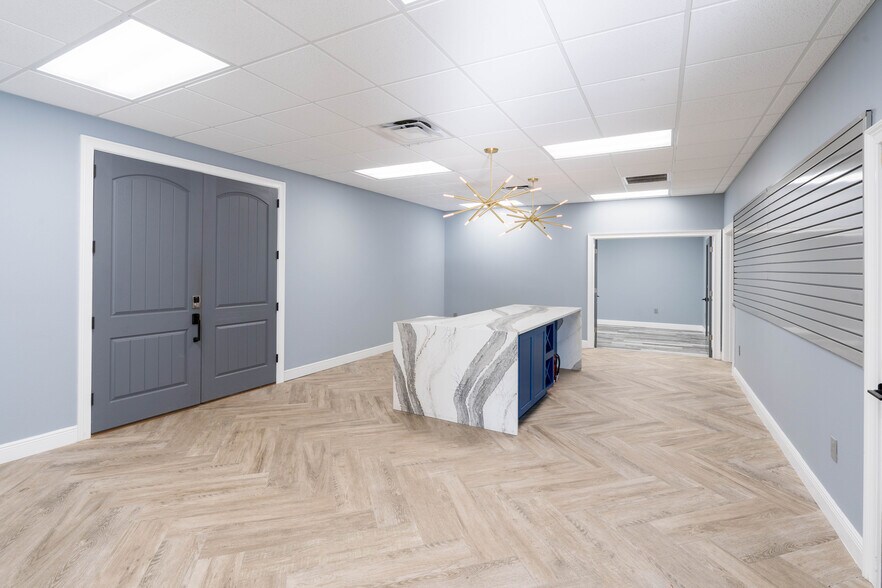 More Photos Of 440 Roberts Rd, Oldsmar Warehouse For Lease