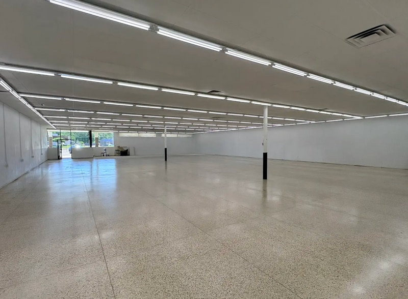More Photos Of 1558 M - 139, Benton Harbor General Retail For Lease
