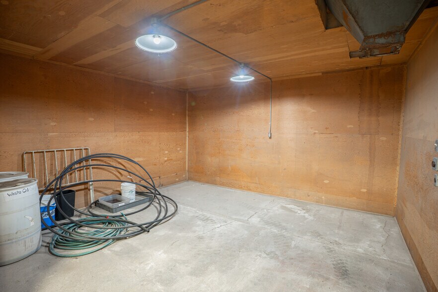 More Photos Of 319 Main St N, Kimberly Warehouse For Sale