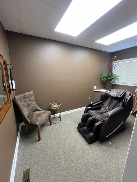 More Photos Of 661 S Main St, Bellefontaine Medical For Lease