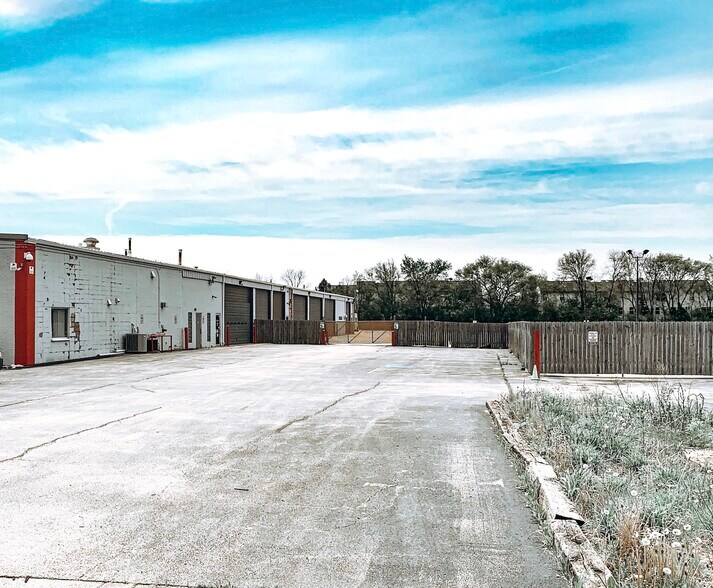 More Photos Of 271 E North Ave, Glendale Heights Freestanding For Sale