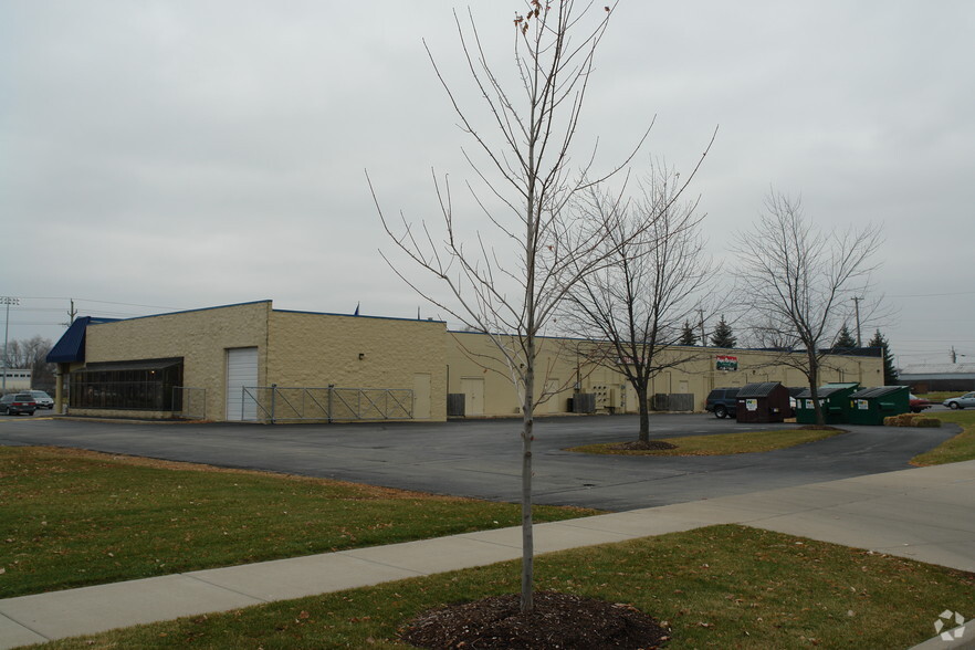 More Photos Of 420 E Northland Ave, Appleton Storefront Retail Office For Lease