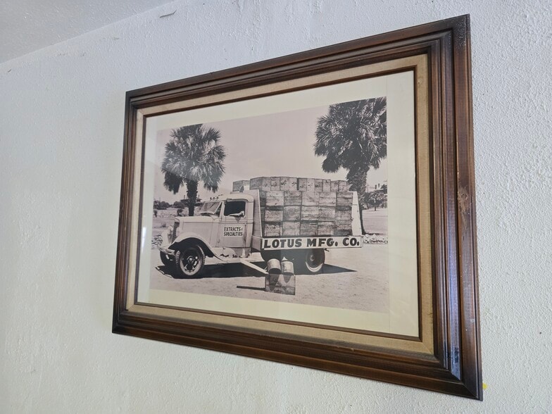 More Photos Of 10000 McCullough Ave, San Antonio Distribution For Sale