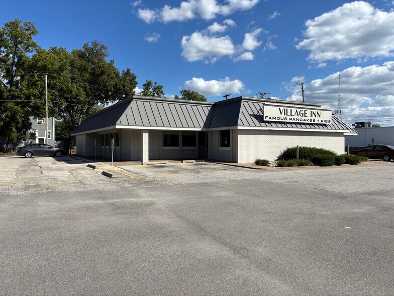 More Photos Of 1919 N Harrison St, Davenport Restaurant For Sale