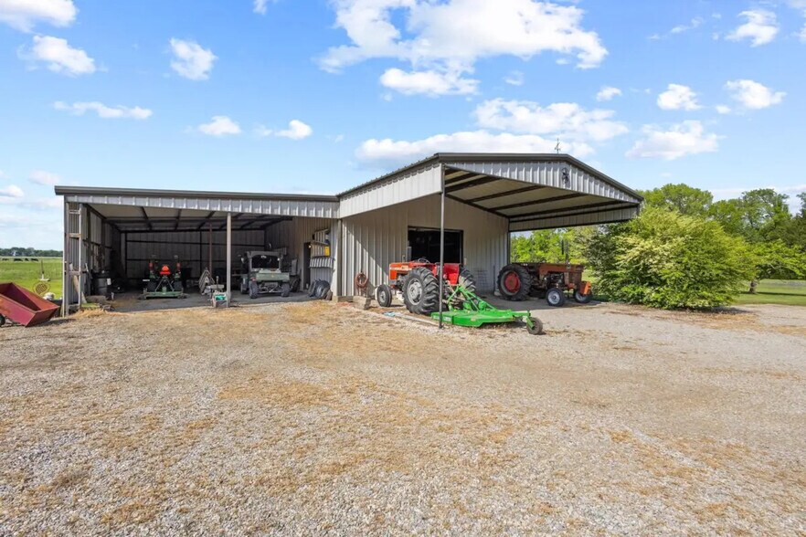 More Photos Of 14143 FM 697, Whitewright Office For Sale