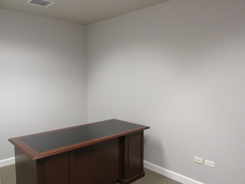 More Photos Of 245-285 Stonegate Rd, Algonquin Medical For Sale