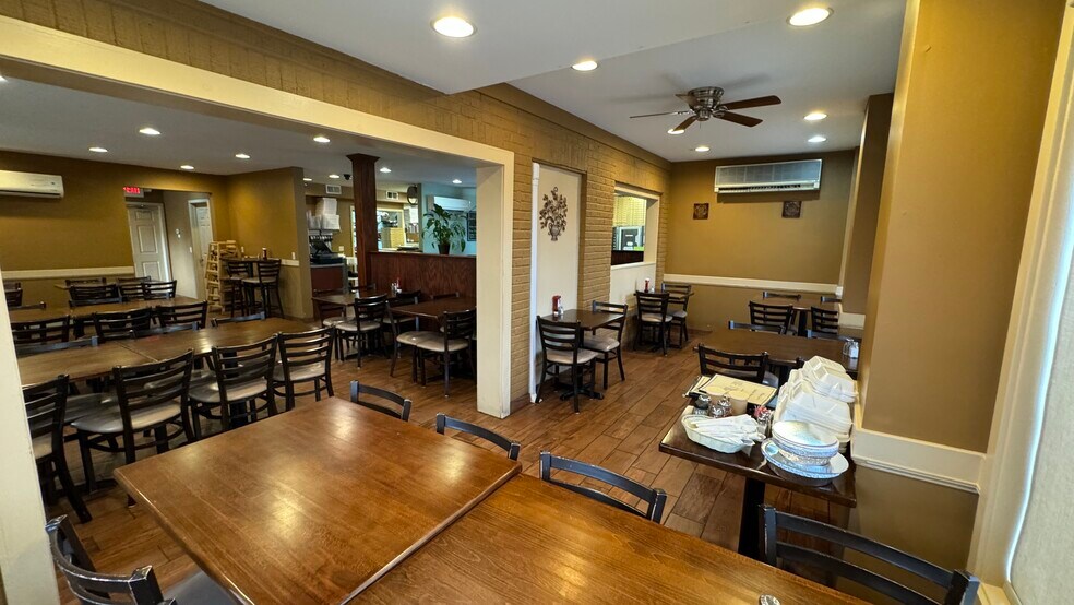 More Photos Of 550 S Main St, Nazareth General Retail For Sale