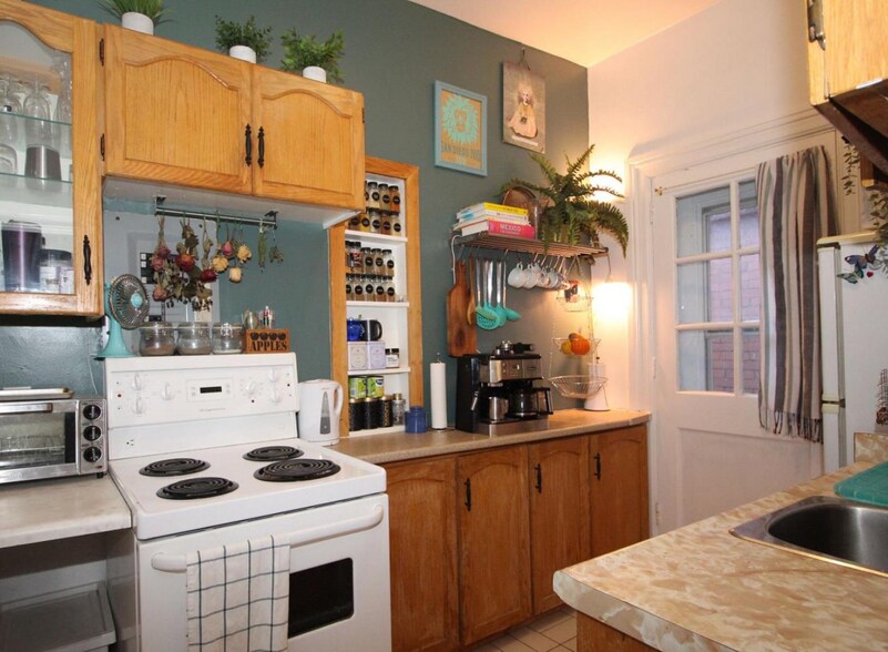 More Photos Of 484-486 Gilmour St, Ottawa Apartments For Sale