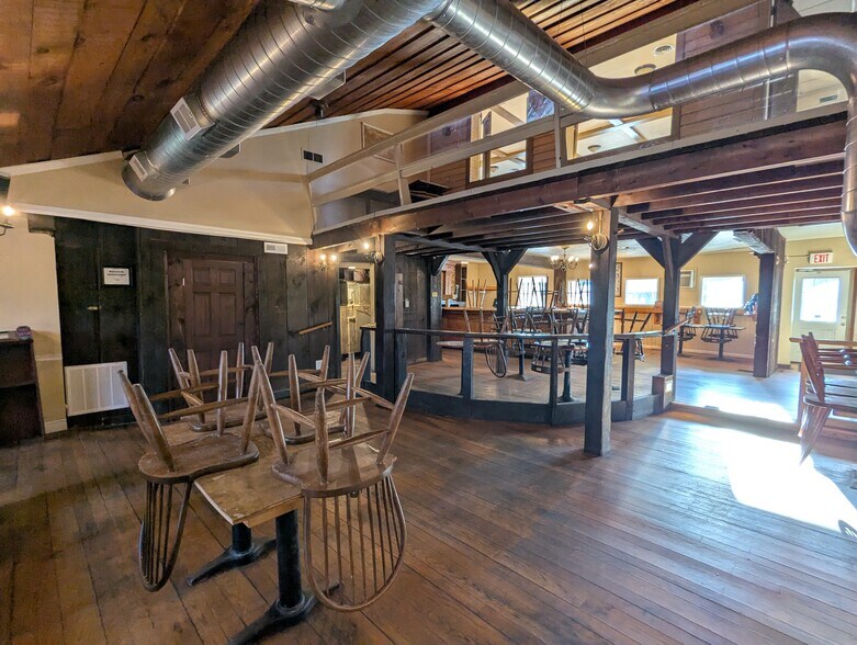 More Photos Of 17 Main St, Ballston Lake Restaurant For Lease