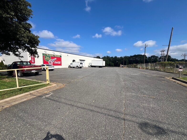 More Photos Of 1109 E Ozark Ave, Gastonia Warehouse For Lease