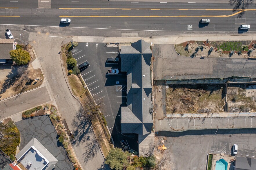 More Photos Of 40278 Road 425A, Oakhurst Restaurant For Sale