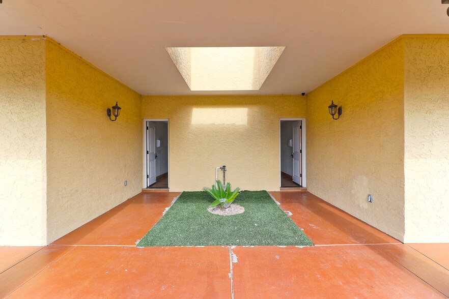 More Photos Of 5901 W Indian School Rd, Phoenix Medical For Sale