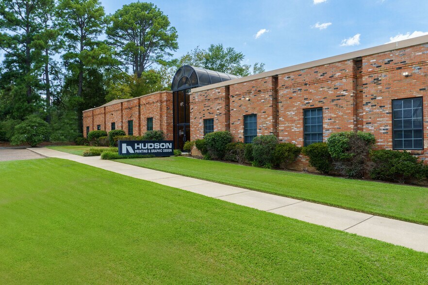 More Photos Of 611 S Mobberly Ave, Longview Flex For Sale