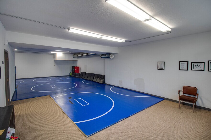 More Photos Of 609 S State St, Jerseyville General Retail For Sale