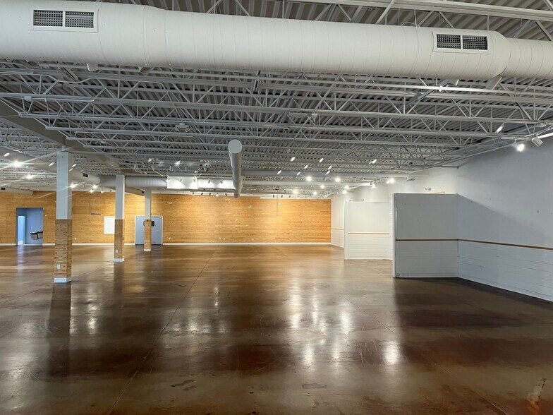 More Photos Of 1892 SE Federal Hwy, Stuart Storefront Retail Office For Sale