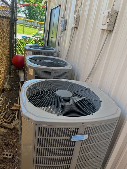 More Photos Of 3111 S Main St, Pearland Warehouse For Sale