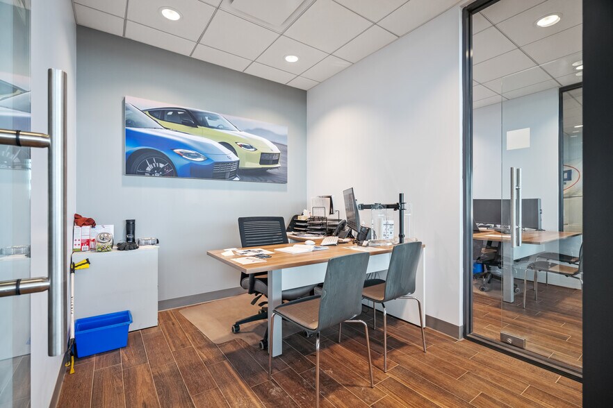 More Photos Of 2202 50 Av, Lloydminster Auto Dealership For Sale