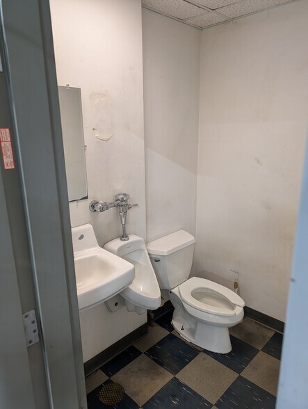 More Photos Of 4085 Pepperell Way, Dublin Distribution For Sale