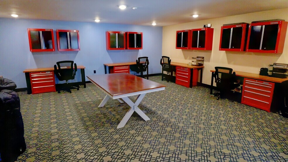 More Photos Of 710 E 64th St, Indianapolis Office For Lease