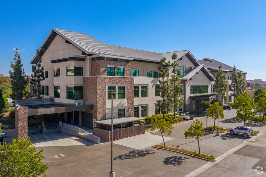 More Photos Of El Camino Real @ Del Mar Heights Road @ Del Mar Heights Road, San Diego Unknown For Lease