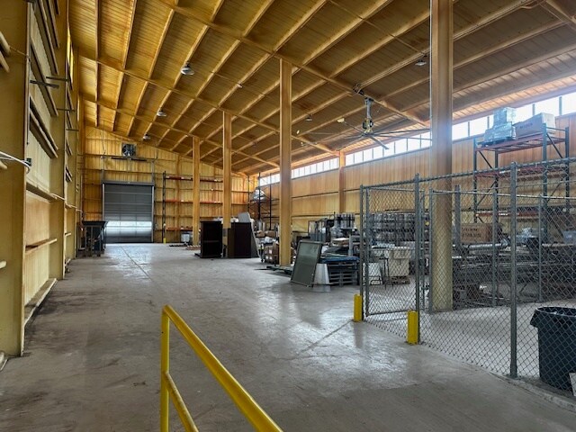 More Photos Of 5650 Matlock Rd, Granbury Industrial For Sale